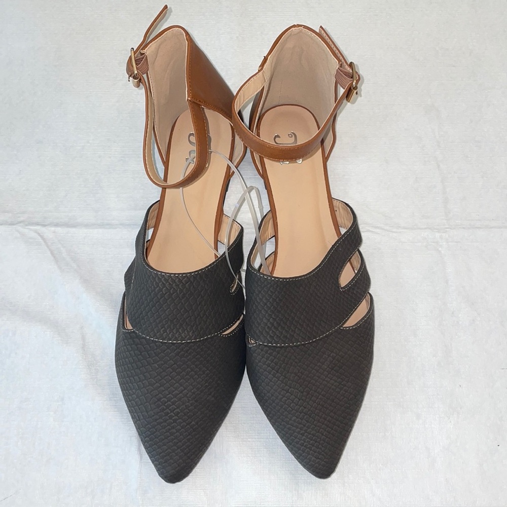 ModCloth TG 🔥Two Tone Brown Flats Size 12
